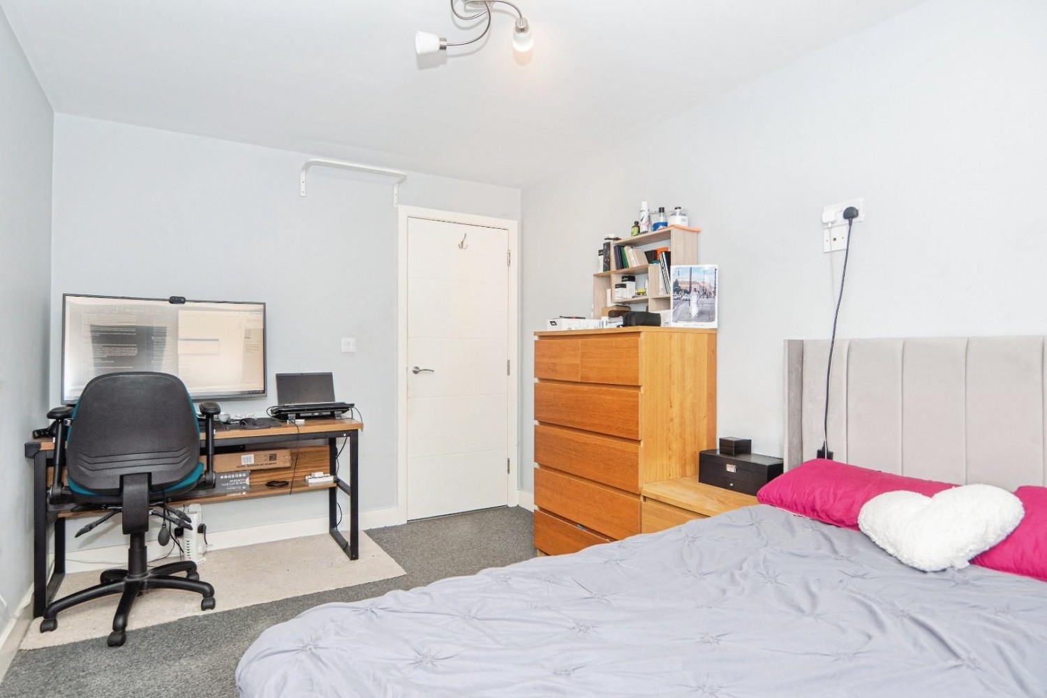 2 bedroom Flat for sale in Stanningley Road, Leeds