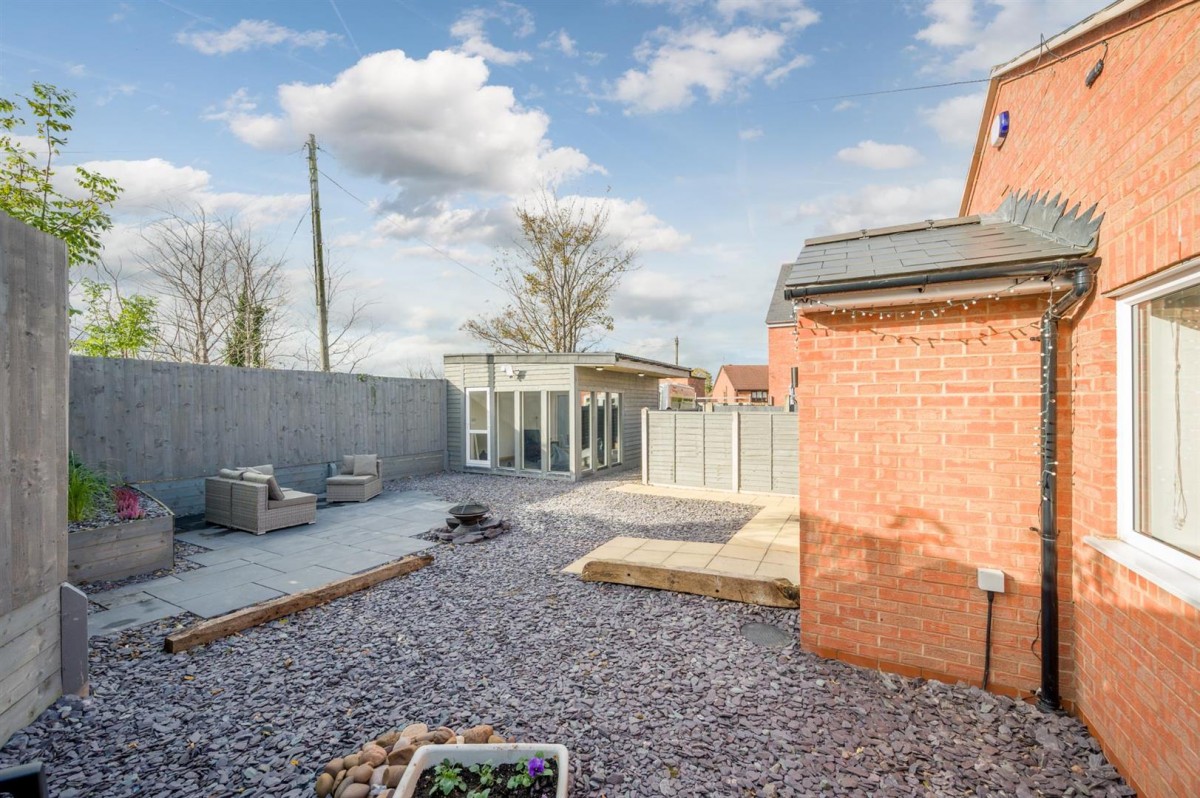 Junction Road, Audnam, Stourbridge, DY8 4YJ