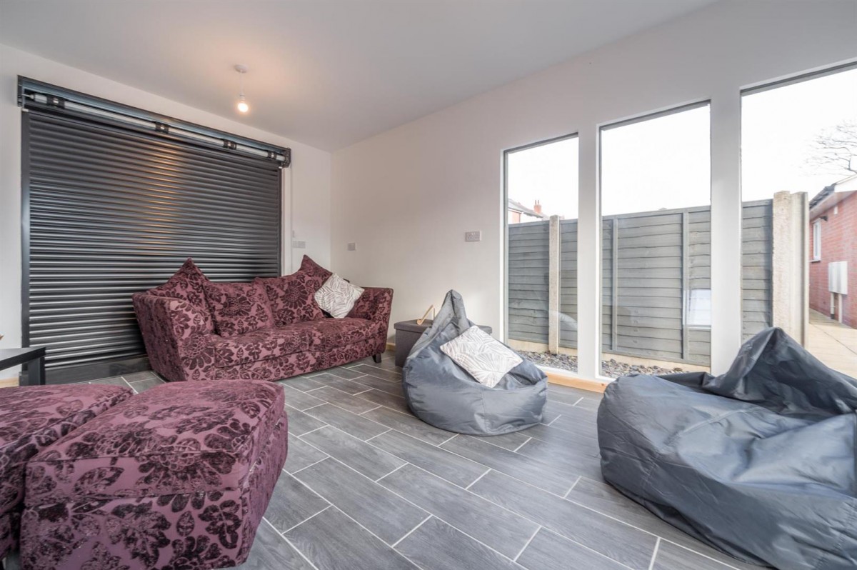 Junction Road, Audnam, Stourbridge, DY8 4YJ