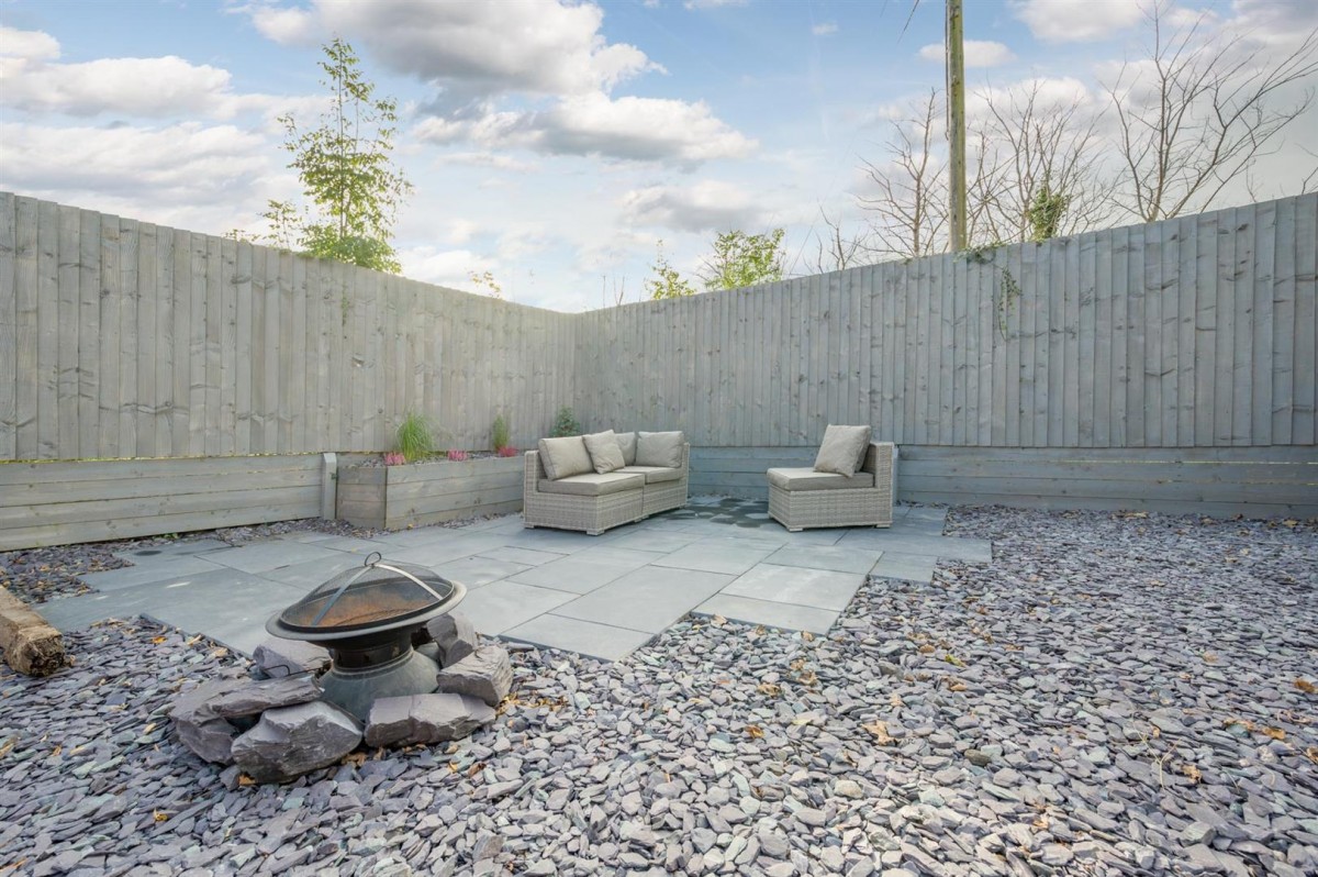 Junction Road, Audnam, Stourbridge, DY8 4YJ