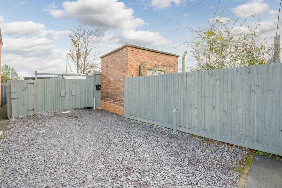 Junction Road, Audnam, Stourbridge, DY8 4YJ