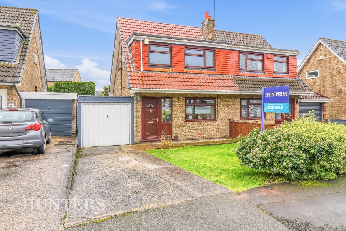 Chichester Close, Smithy Bridge OL15 8QL