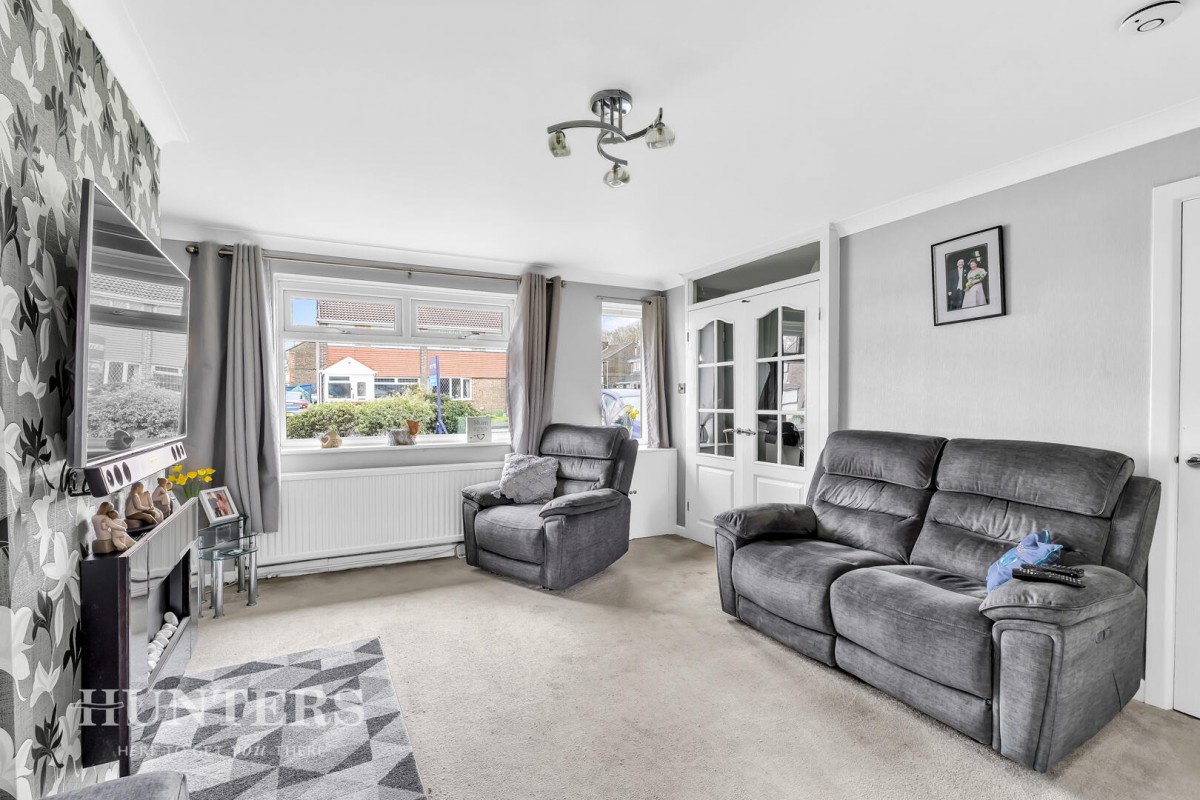 Chichester Close, Smithy Bridge OL15 8QL