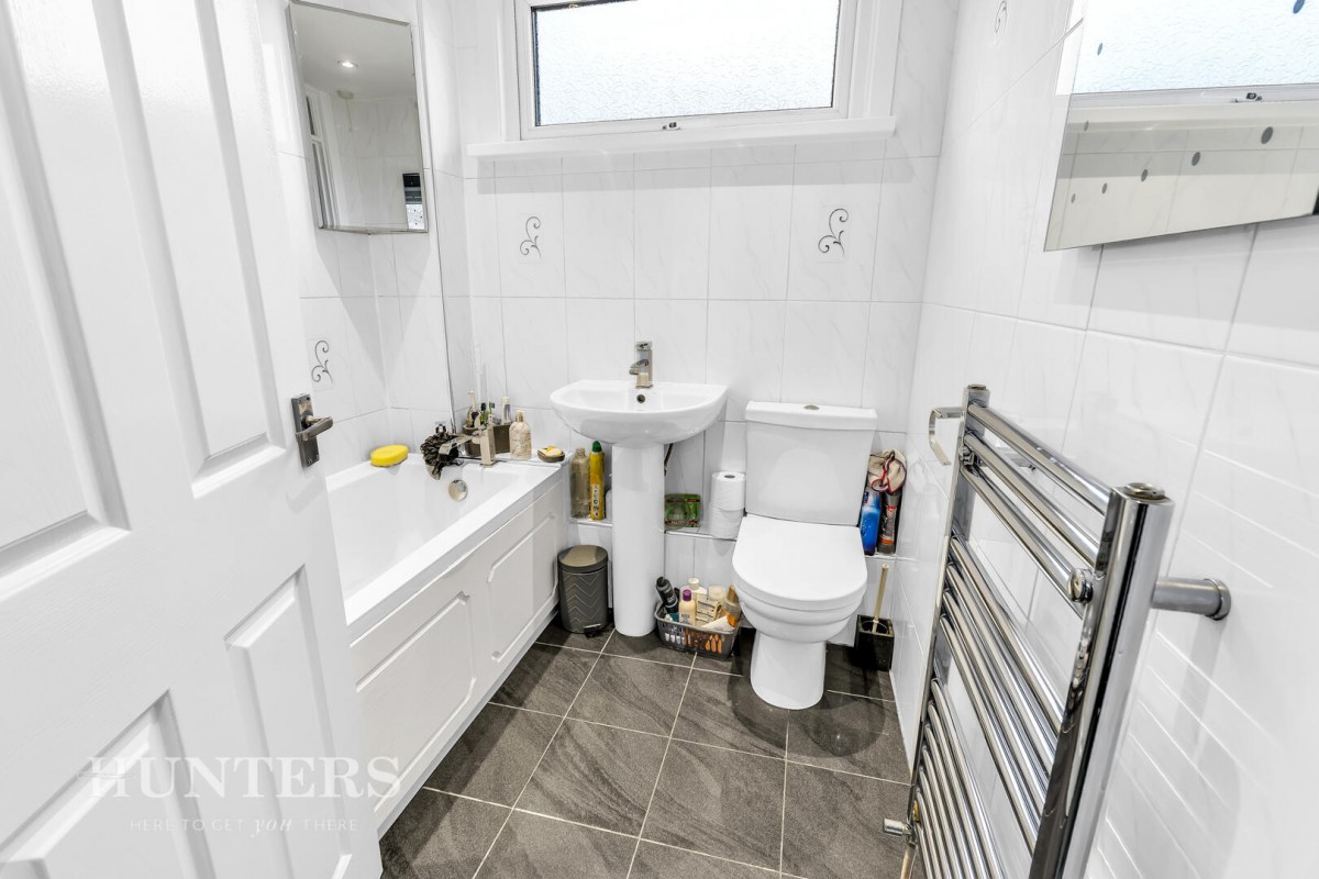 Chichester Close, Smithy Bridge OL15 8QL