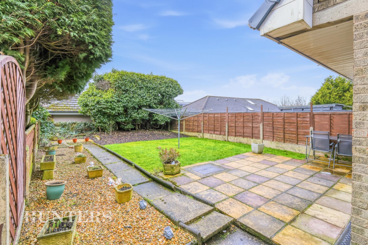 Chichester Close, Smithy Bridge OL15 8QL