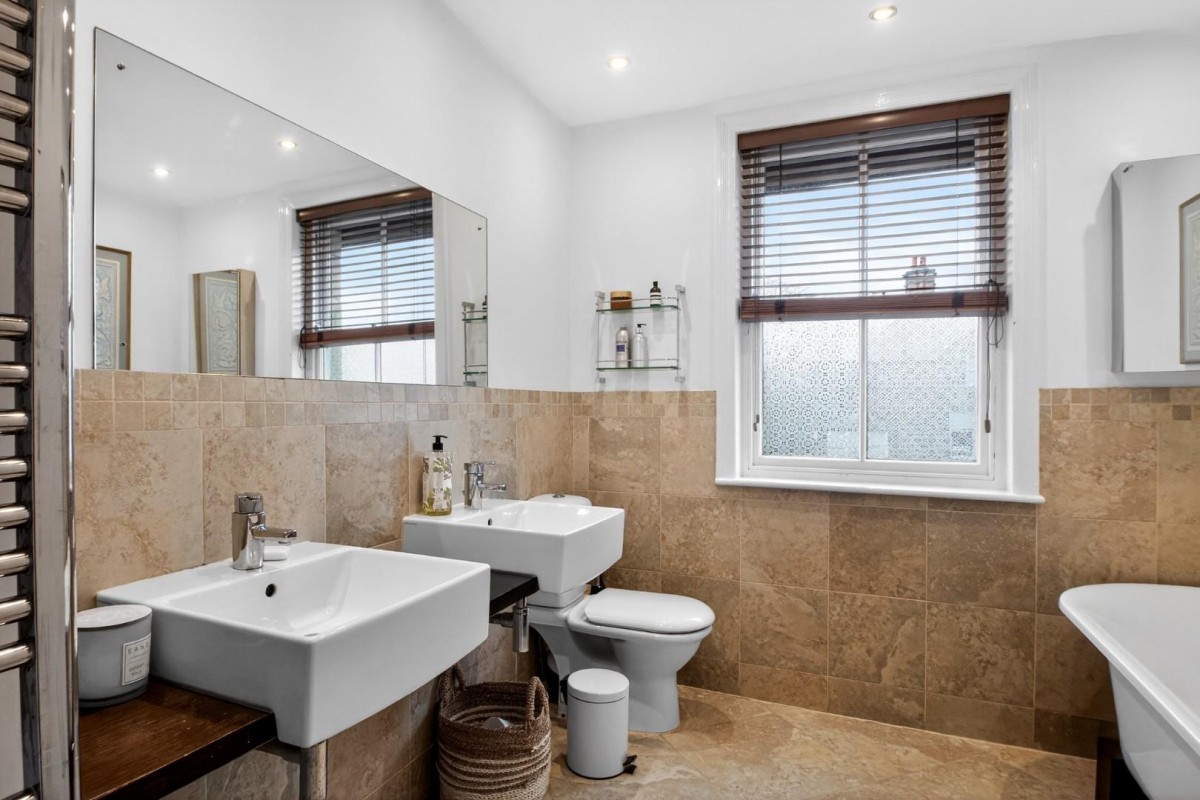 West End Avenue, Harrogate