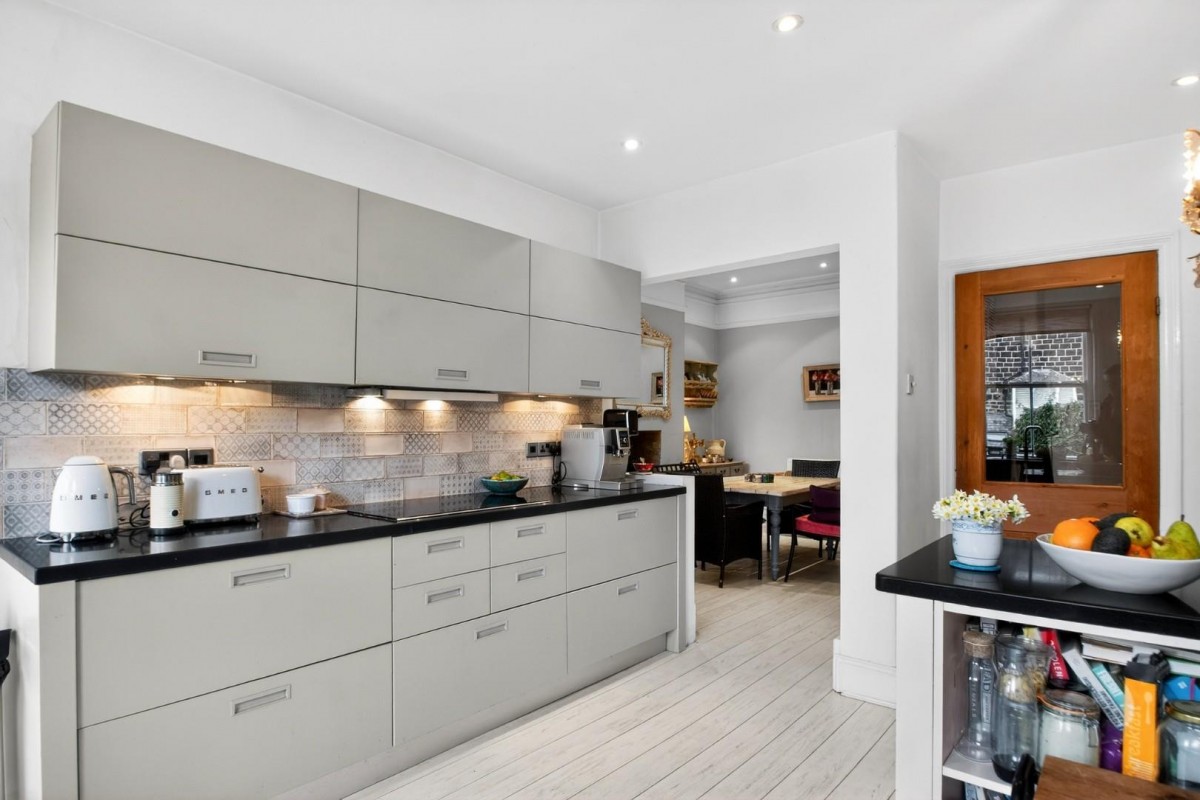 West End Avenue, Harrogate