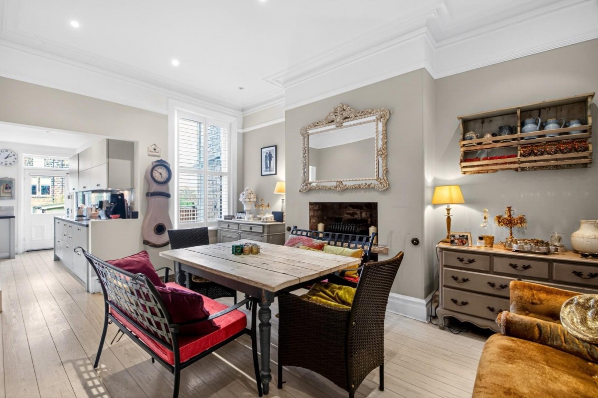 West End Avenue, Harrogate