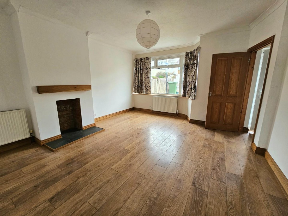 Lawrence Grove, Cam, Dursley