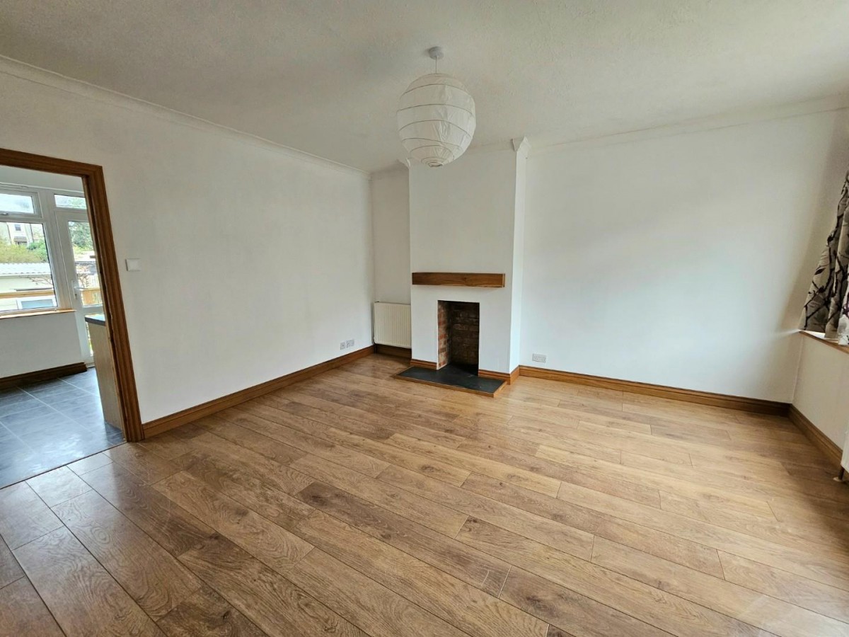 Lawrence Grove, Cam, Dursley