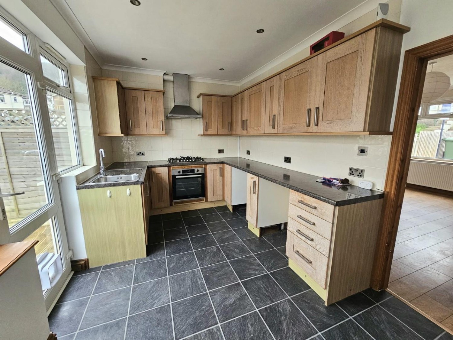 Lawrence Grove, Cam, Dursley