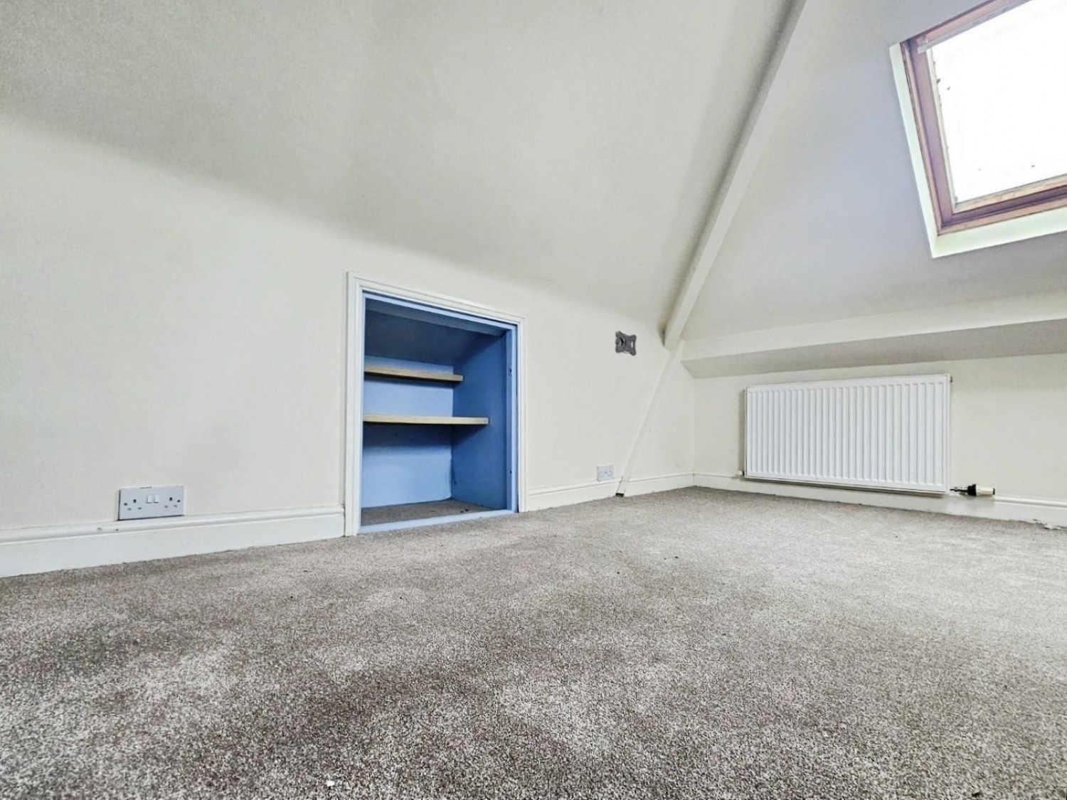 Lawrence Grove, Cam, Dursley