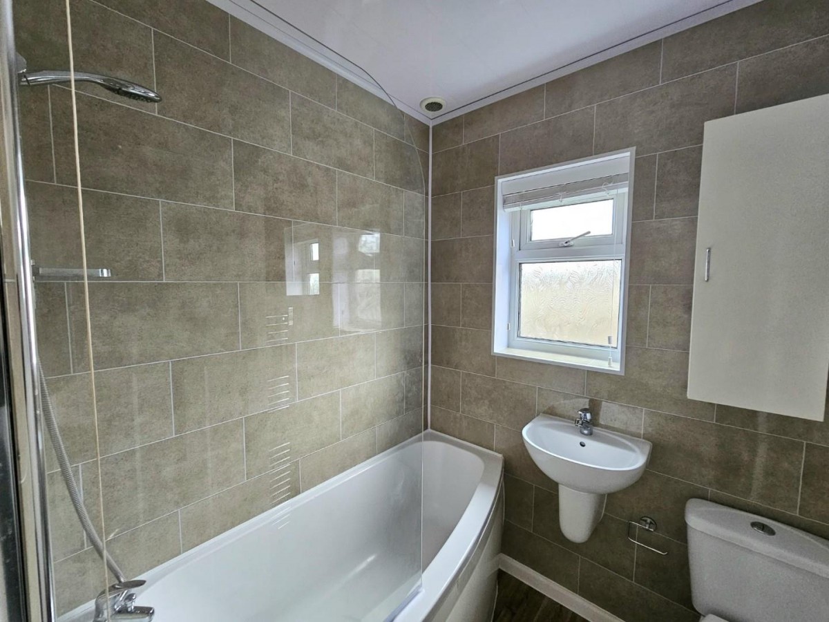 Lawrence Grove, Cam, Dursley