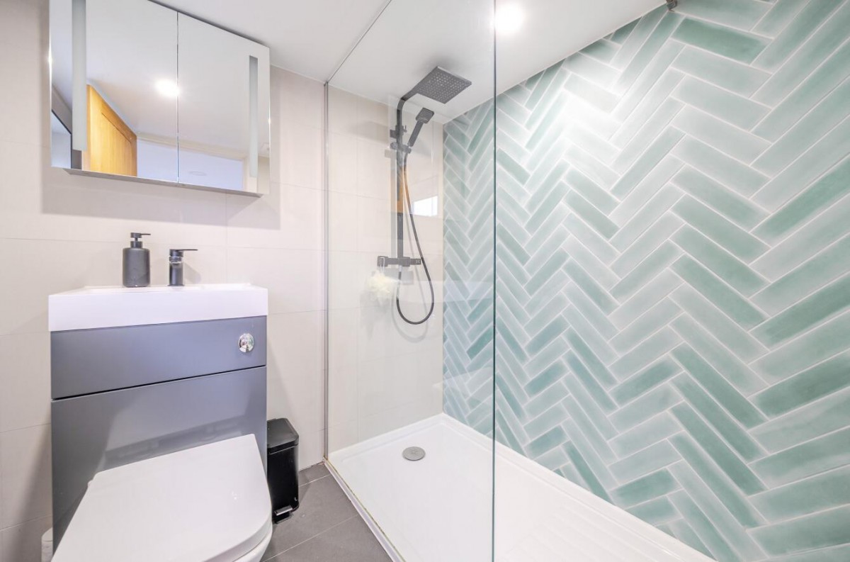 Woodhall Drive, Kirkstall, LS5