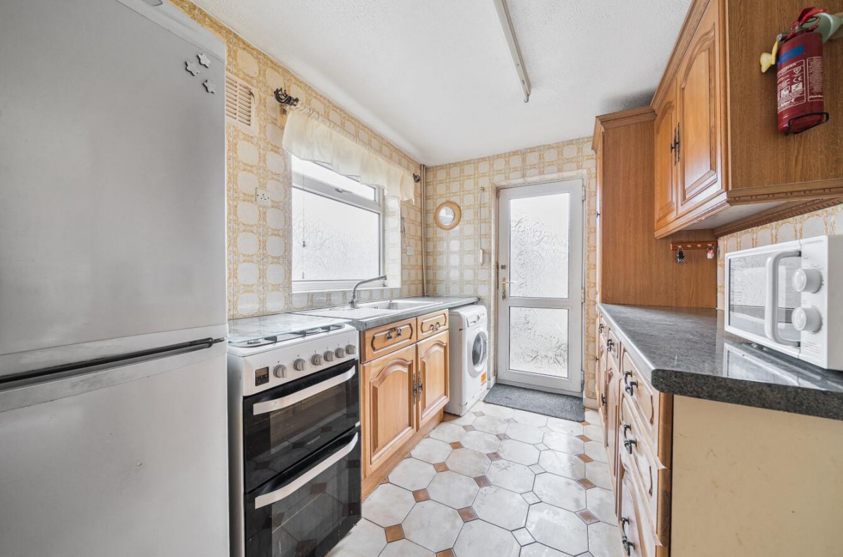 Hall Park Avenue, Horsforth, LS18