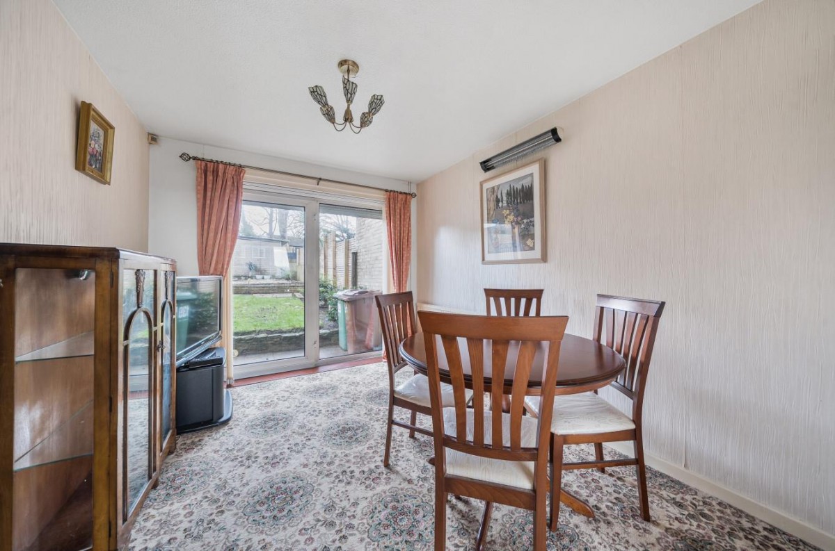 Hall Park Avenue, Horsforth, LS18