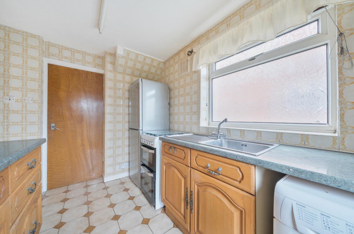 Hall Park Avenue, Horsforth, LS18