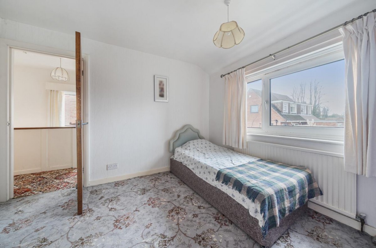 Hall Park Avenue, Horsforth, LS18