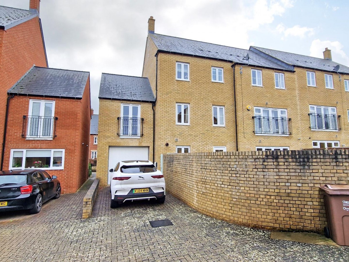 Whitelands Way, Bicester