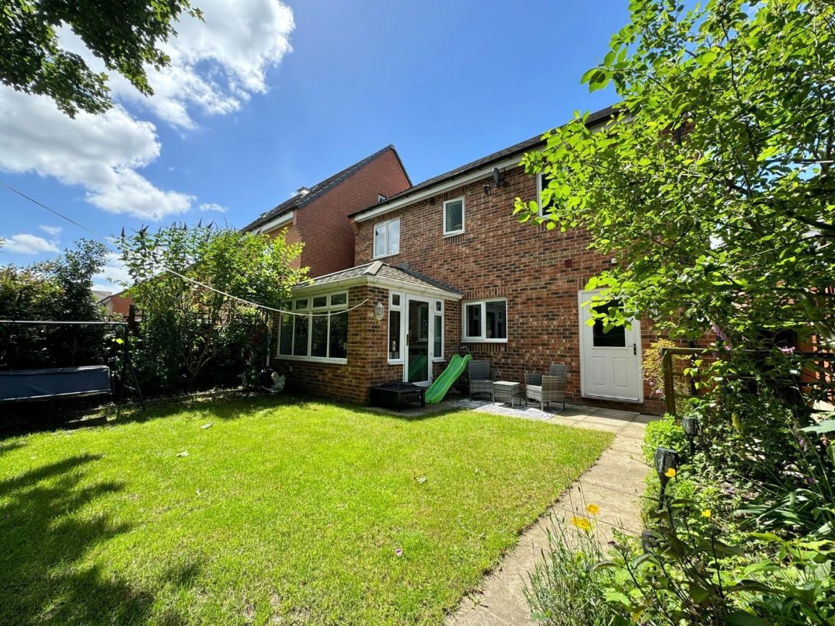 Raley Drive, Barnsley, S75 1FL