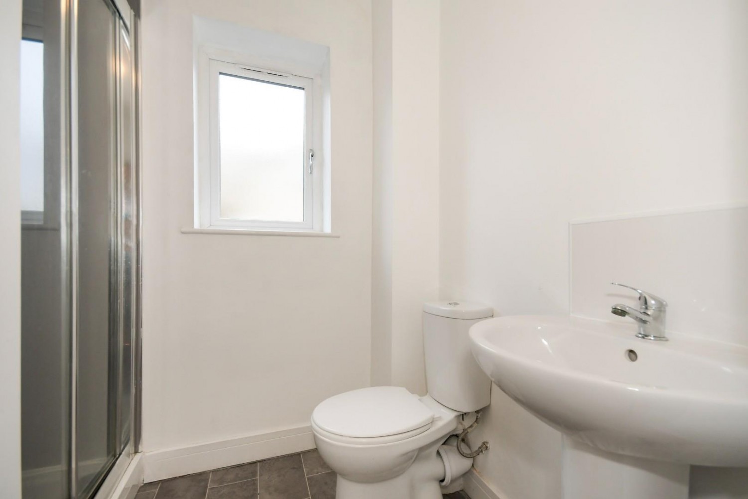 Sussex Road, Chapeltown, Sheffield, S35 2XL