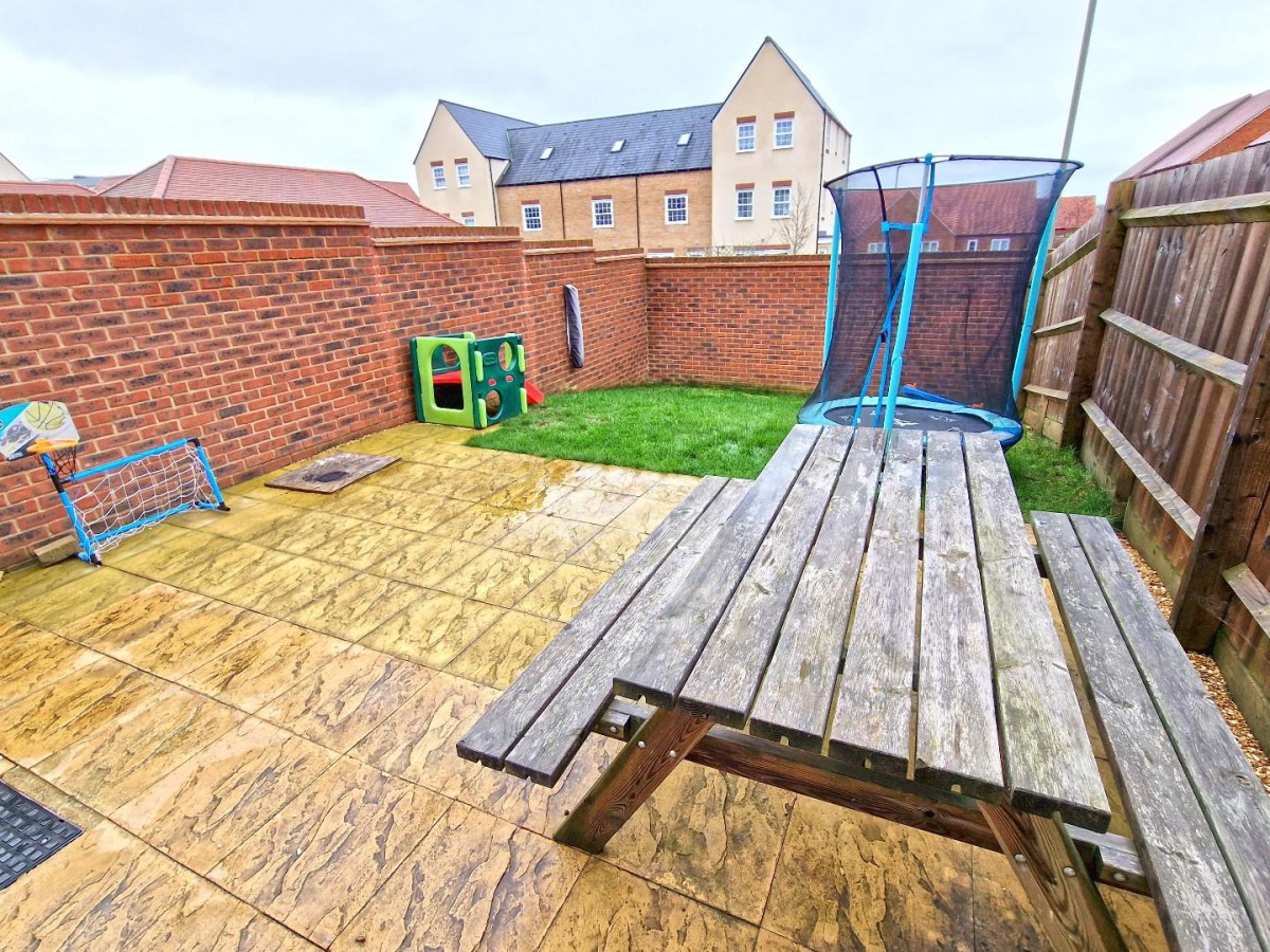 Pioneer Way, Bicester