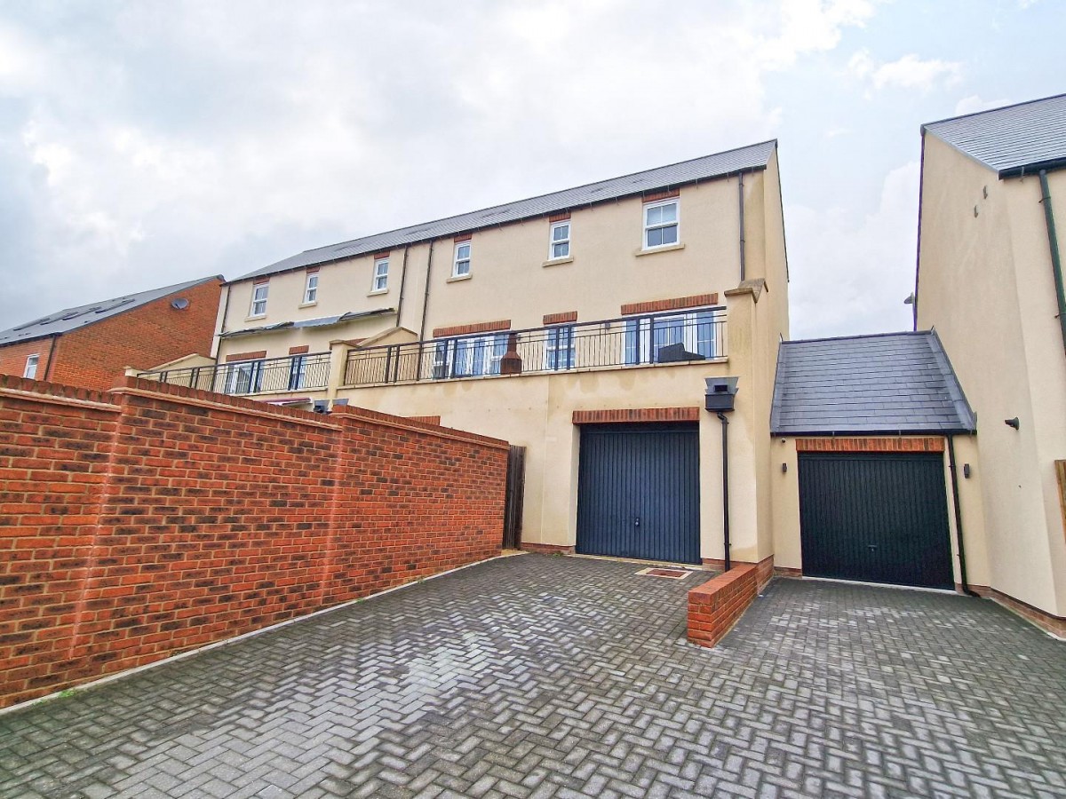 Pioneer Way, Bicester