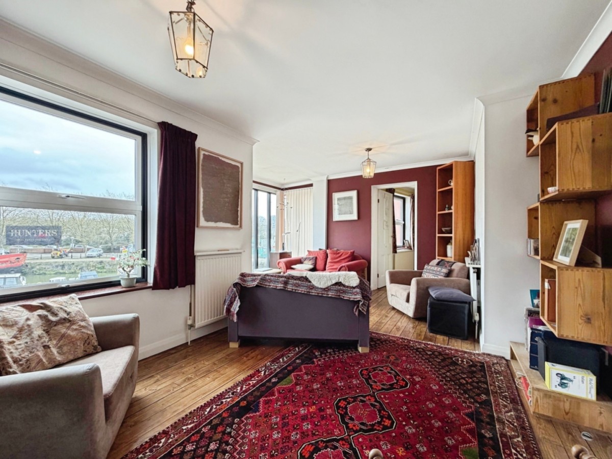 Bathurst Parade, Bristol, BS1 6UB