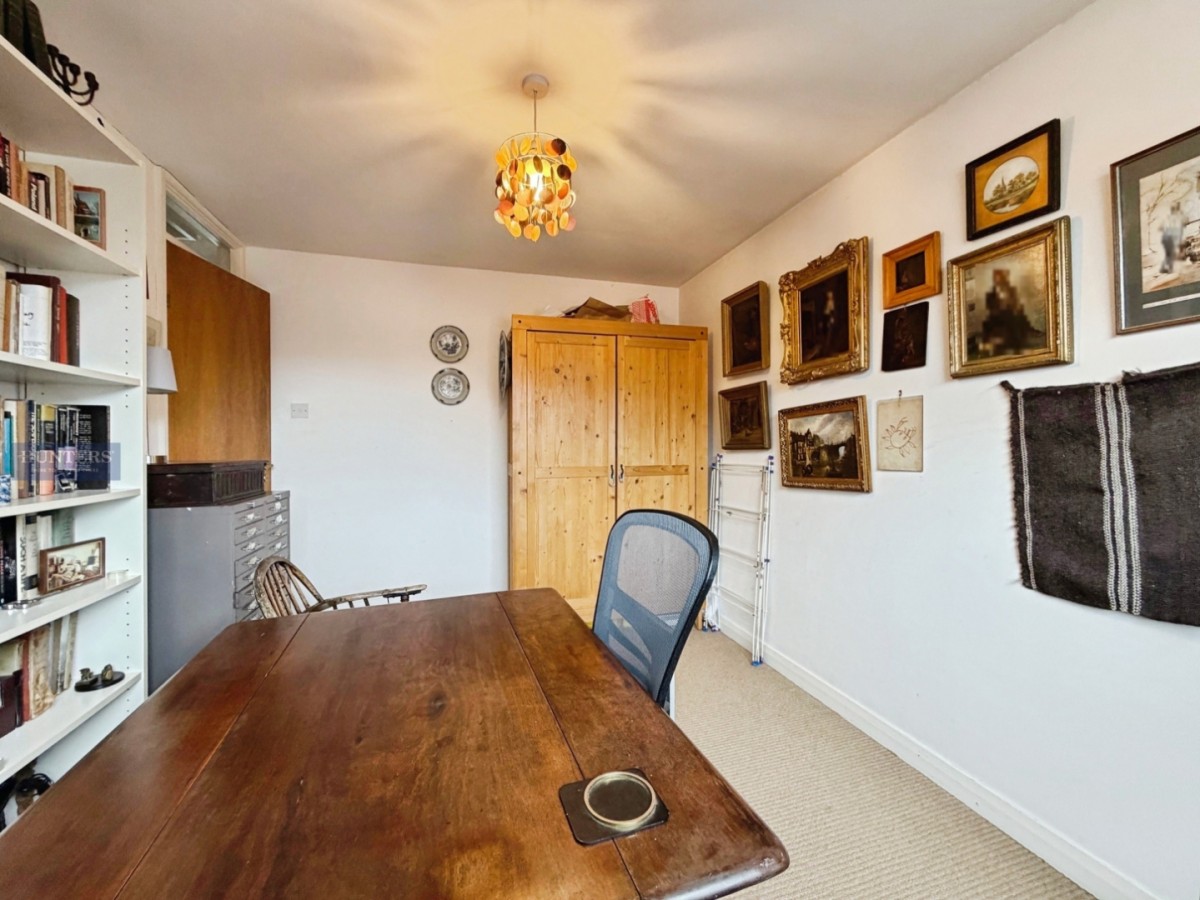 Bathurst Parade, Bristol, BS1 6UB