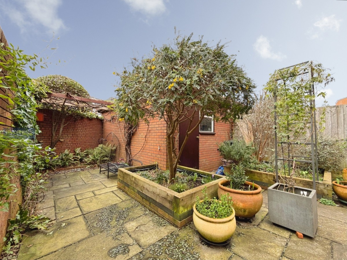 Bathurst Parade, Bristol, BS1 6UB