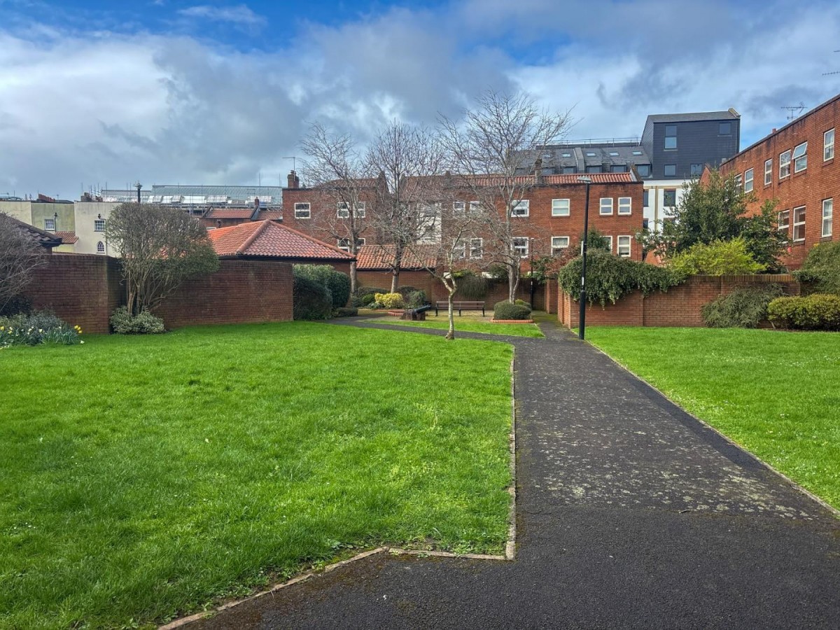 Bathurst Parade, Bristol, BS1 6UB