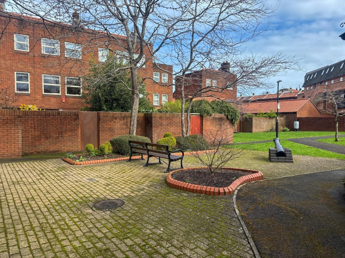 Bathurst Parade, Bristol, BS1 6UB