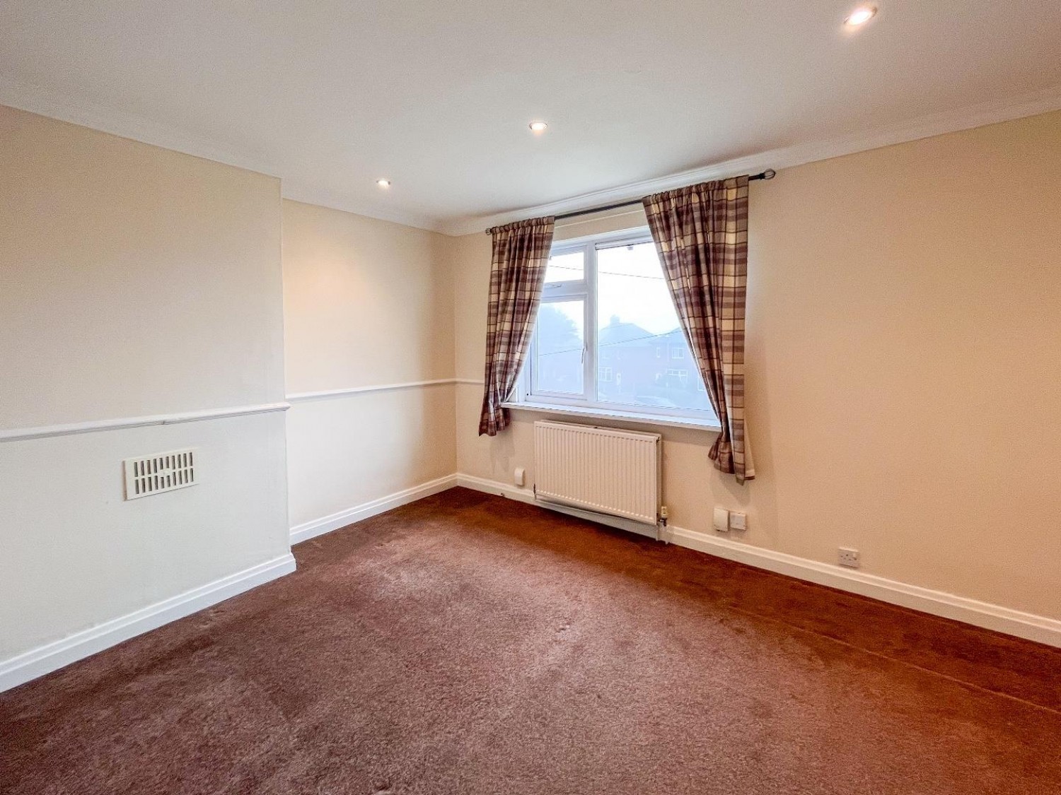 2 bedroom House for sale in Castle Crescent, Dewsbury