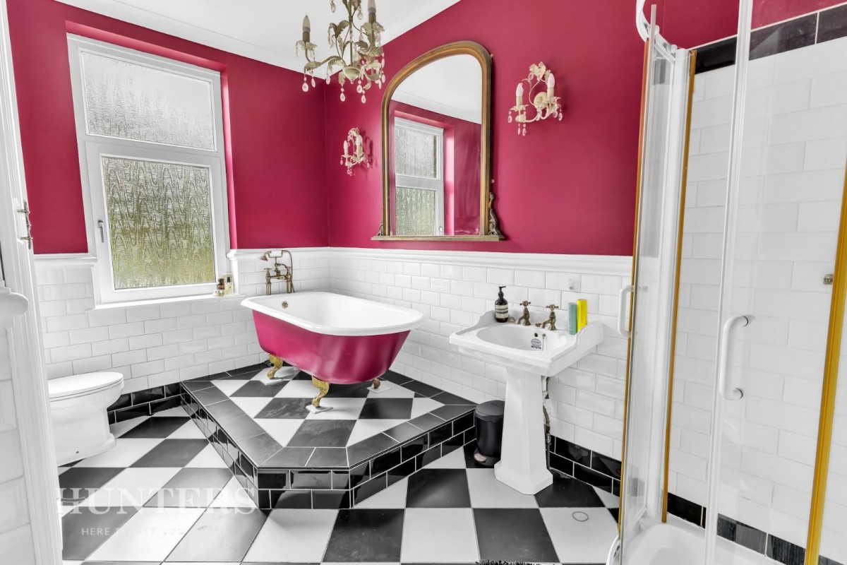 Heatherbank, Halifax Road, Littleborough, OL15 0JQ