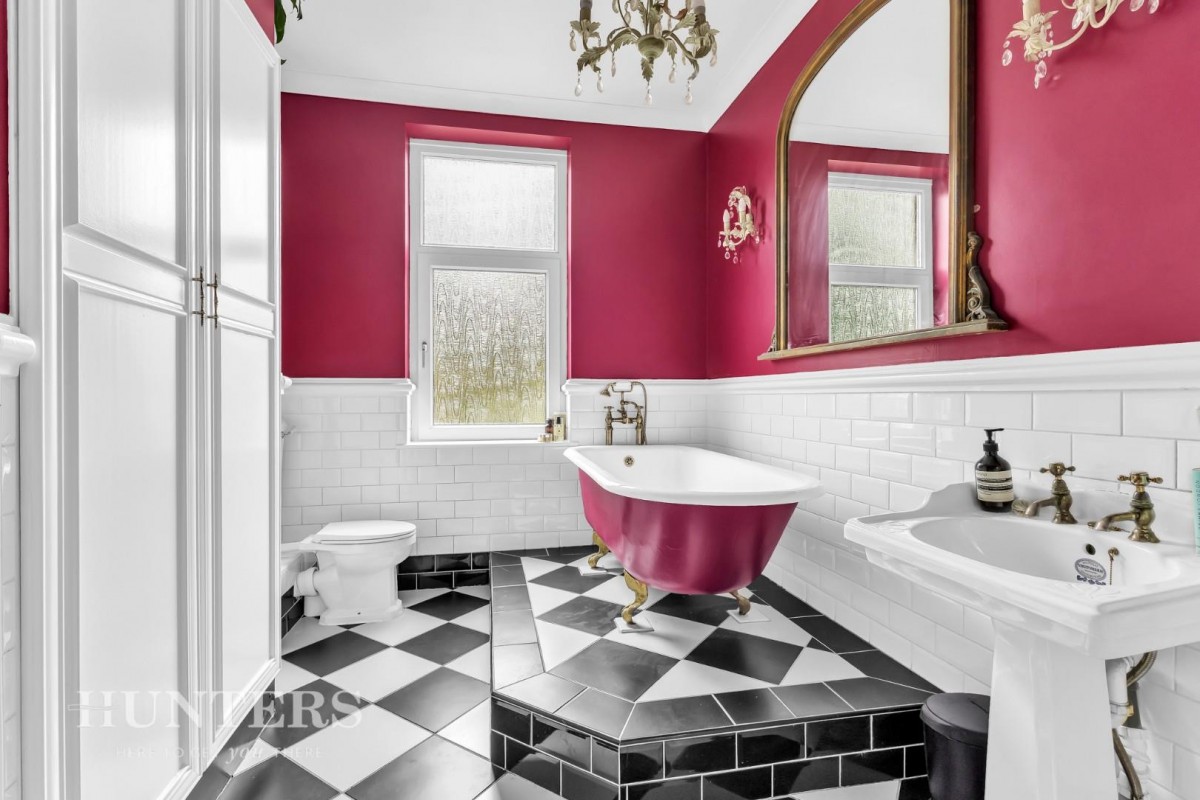 Heatherbank, Halifax Road, Littleborough, OL15 0JQ