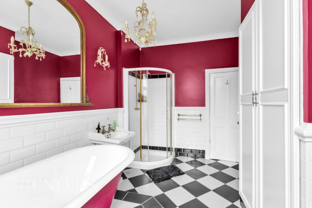 Heatherbank, Halifax Road, Littleborough, OL15 0JQ