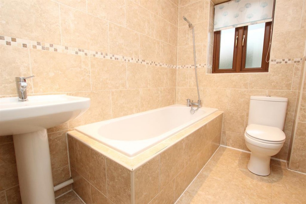 Shaftsbury Avenue Darwen BB3 1HY