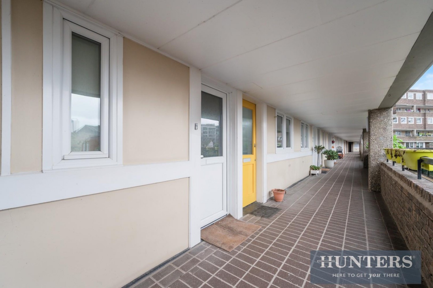 2 bedroom Flat for sale in 1 Justin Close, Brentford