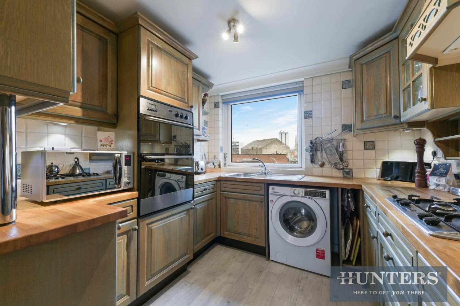 2 bedroom Flat for sale in 1 Justin Close, Brentford