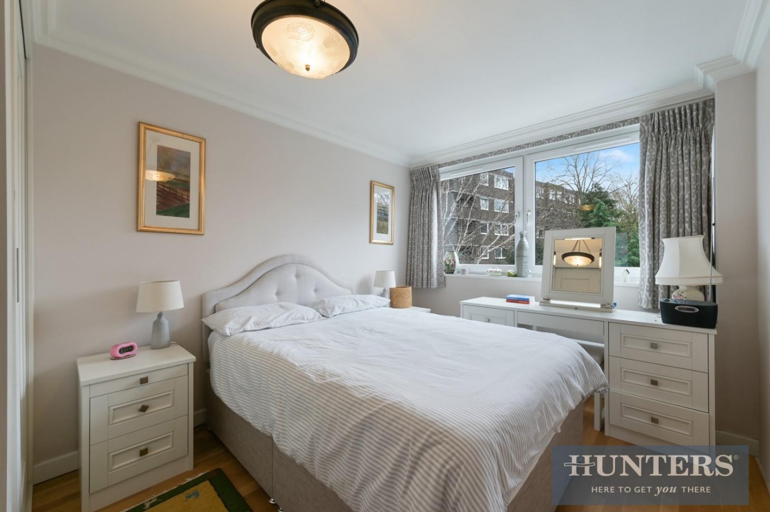 2 bedroom Flat for sale in 1 Justin Close, Brentford