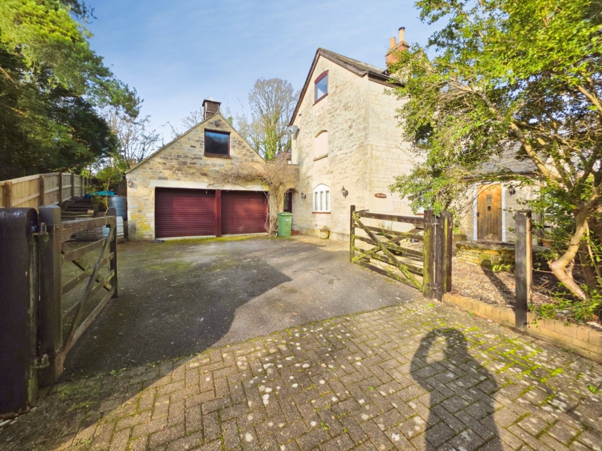 Well Cottage, Woodchester, Stroud