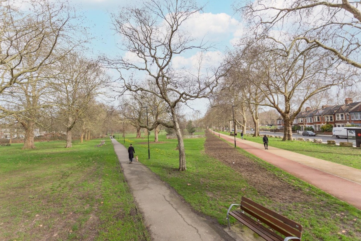 Lea Bridge Road, London, E5