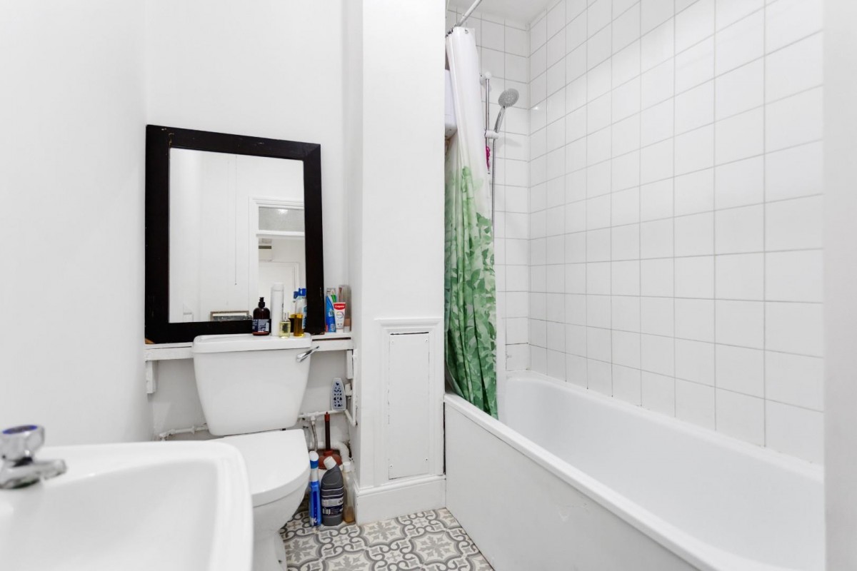 Lea Bridge Road, London, E5