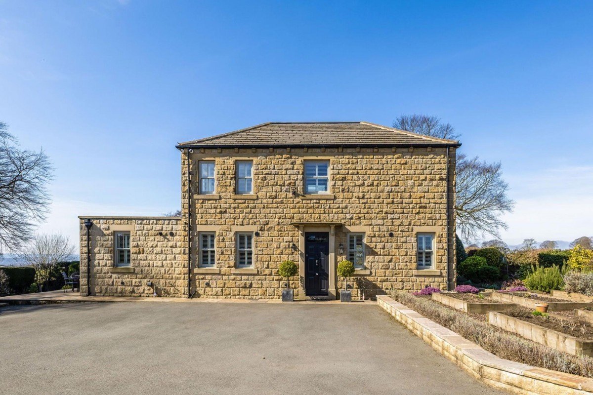 Carlton Lane, Yeadon, Leeds