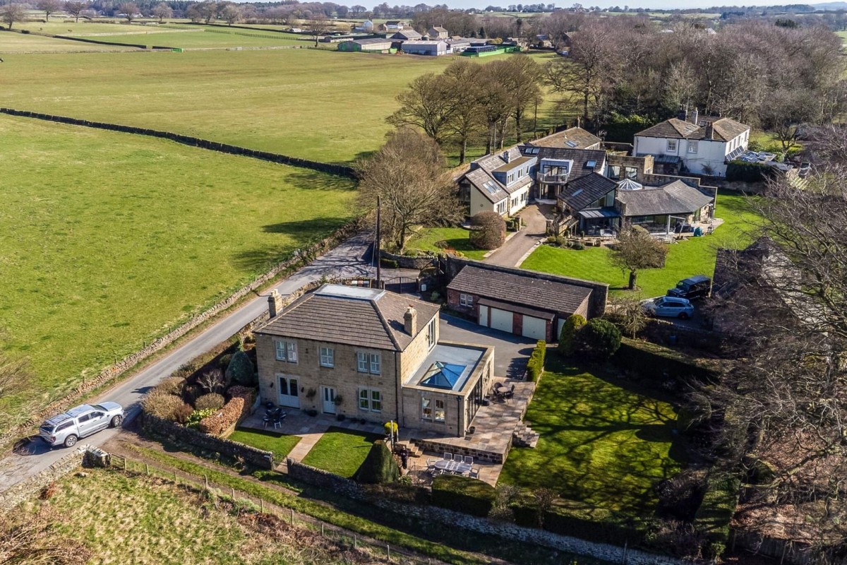 Carlton Lane, Yeadon, Leeds