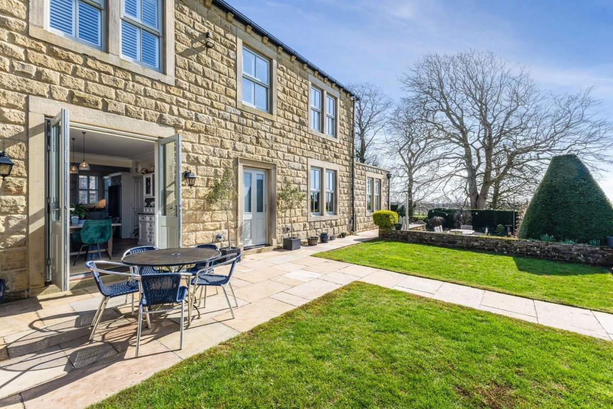 Carlton Lane, Yeadon, Leeds