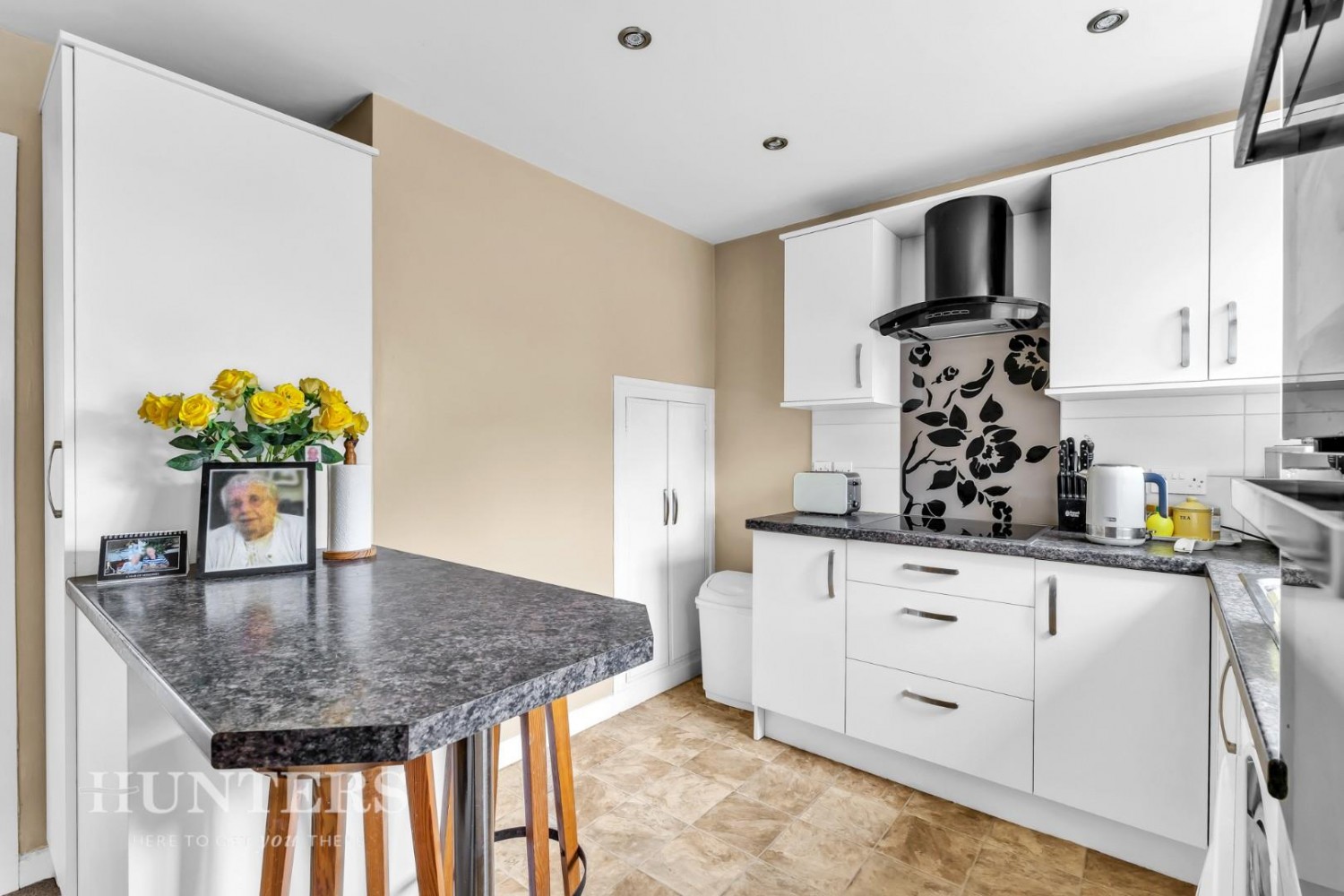 College Avenue, Oldham