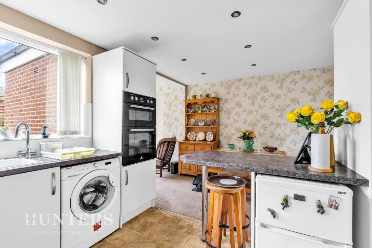 College Avenue, Oldham