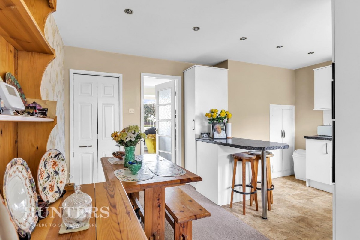 College Avenue, Oldham