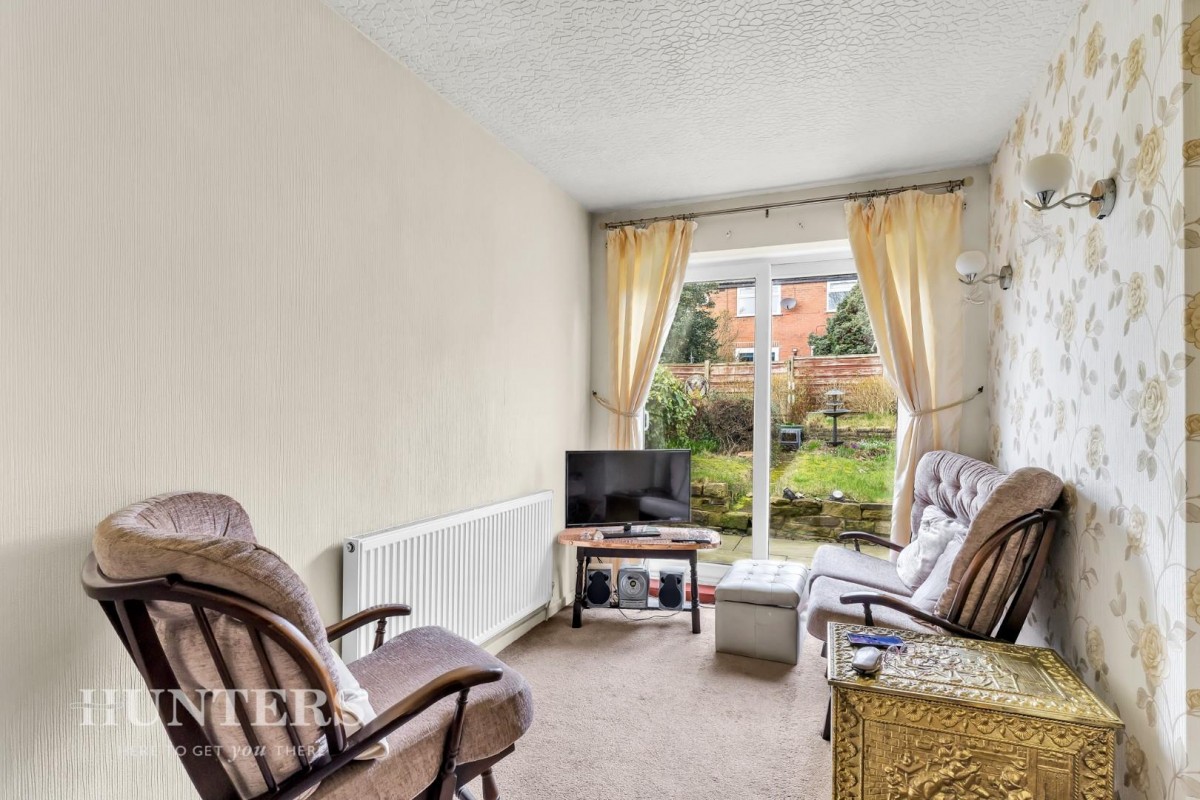 College Avenue, Oldham